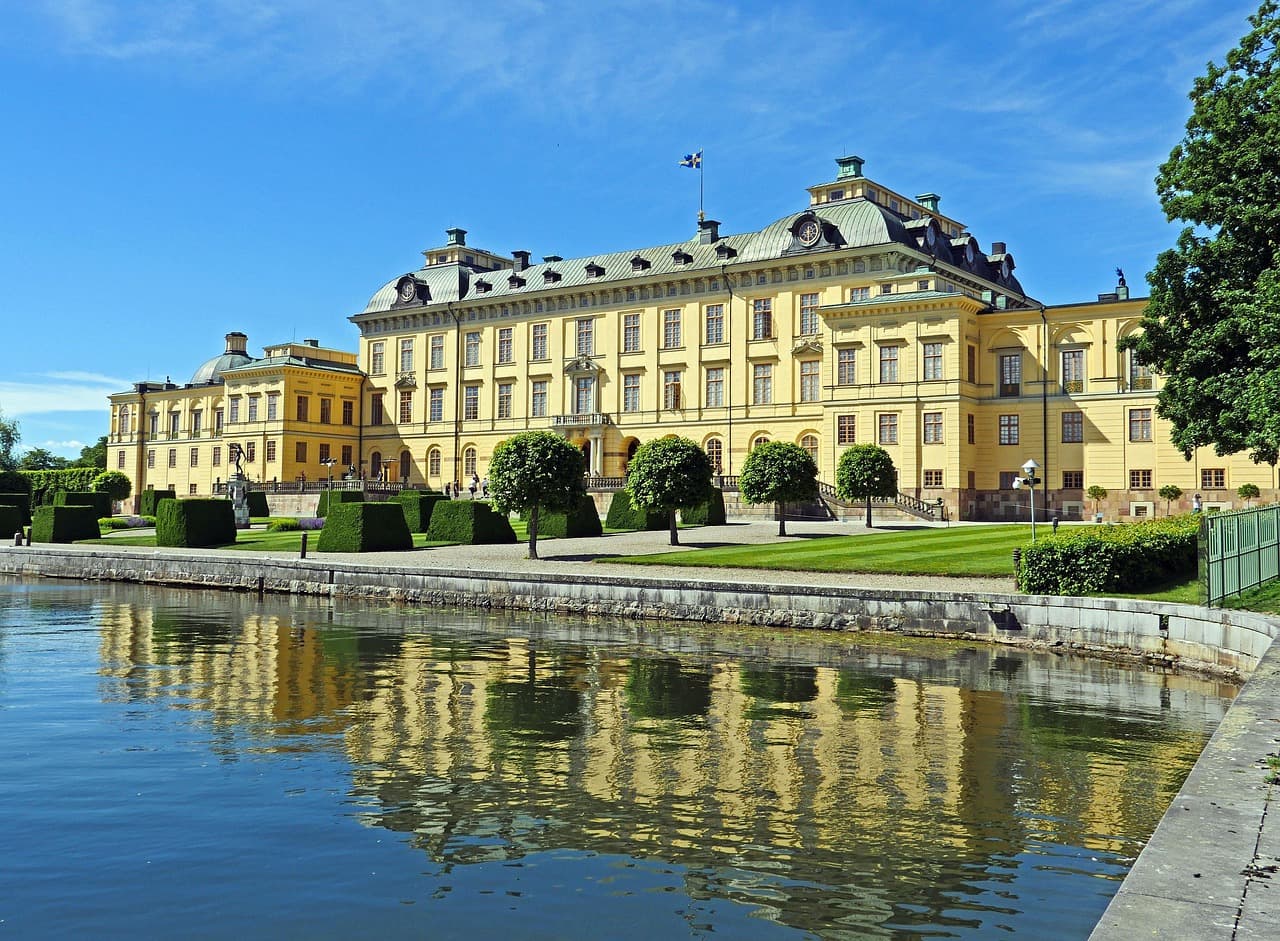 Drottningholms slott vid Mälaren, Ekerö