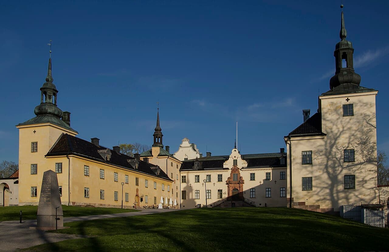 Tyresö slott i parken