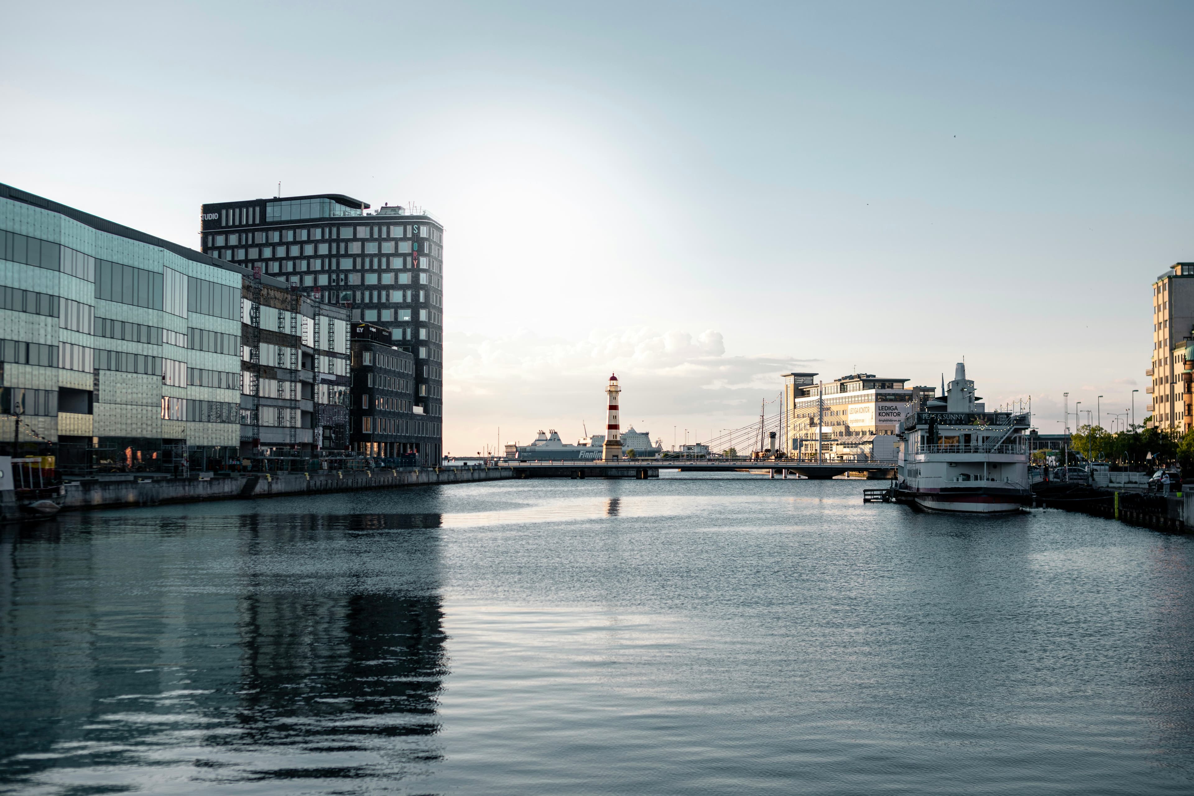 Vy över Malmös vattenfront och centrum